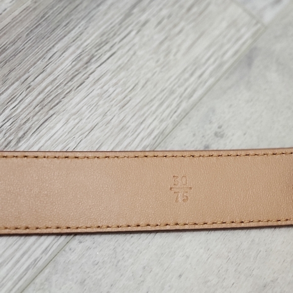 ***SOLD***100% Authentic Prada Round Logo Plate Belt brown - Picture 6 of 11